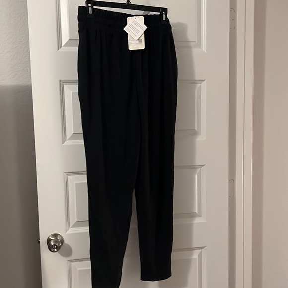 Fabletics black Blaine Harem pull on Pant II SZ M NWT workout pants comfortable - Picture 6 of 15